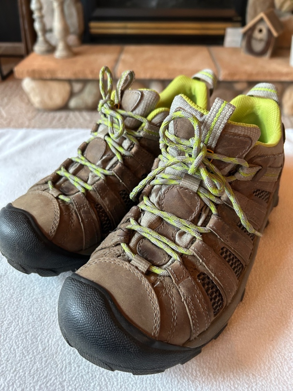Keen Women's Brown Voyageur Vented Utility Hiking Shoes, Size 8